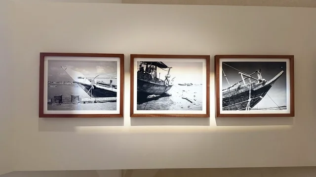 عرض صور قديمة نادرة للملاحة البحرية في متحف البحر الأحمر في جدة في مبنى باب البنط التاريخي بجدة التاريخية 17  يناير 2026 ، معلم ثقافي حديث ، عرض مقتنيات نادرة تحكي قصة البحر الأحمر التاريخية، استكشاف تاريخ المنطقة