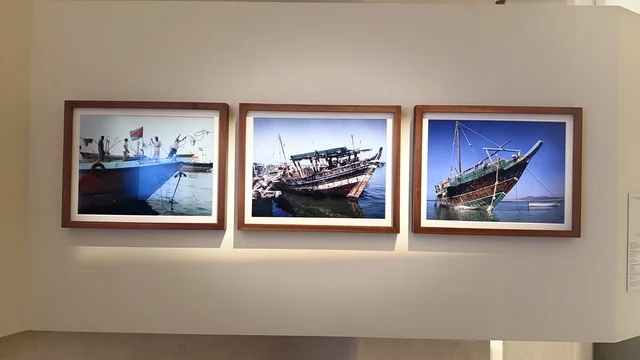 عرض صور قديمة نادرة للملاحة البحرية في متحف البحر الأحمر في جدة في مبنى باب البنط التاريخي بجدة التاريخية 17  يناير 2026 ، معلم ثقافي حديث ، عرض مقتنيات نادرة تحكي قصة البحر الأحمر التاريخية، استكشاف تاريخ المنطقة