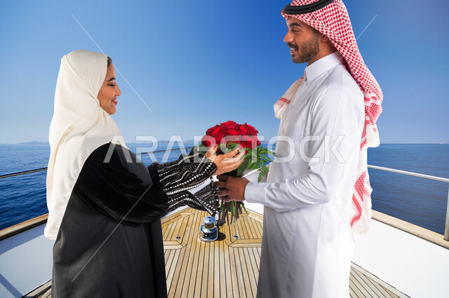 صورة زوجان سعيدان يحتفلان بعيد الحب , الزوج يقدم لزوجته باقة ورد , الزوجة تعبر بإيماءات وجه ويدين تدل على الدهشة والفرح , عيد الأم , يوم الفلنتاين , أعياد ومناسبات , عيد الميلاد , خلفية القارب على البحر .