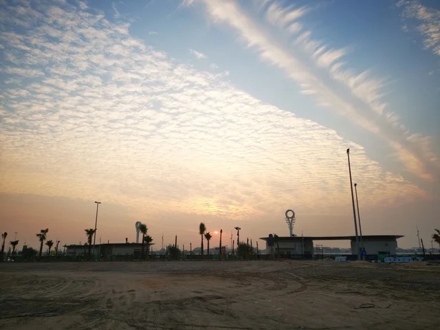 The coastal waterfront in the city of Dubai, the clouds and skies at sunset, the landscapes at Al Mamzar Beach, famous landmarks in the United Arab Emirates, a tourist destination to attract and draw in tourists.