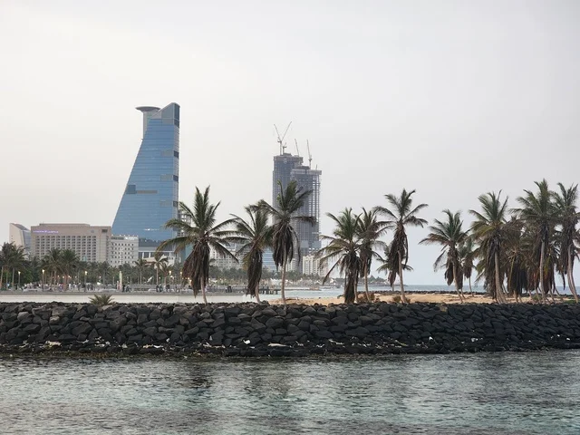 الواجهة البحرية في مدينة جدة بالمملكة العربية السعودية ، كورنيش جدة, المعالم السياحية المشهورة ، الابراج وناطحات السحاب في الرياض