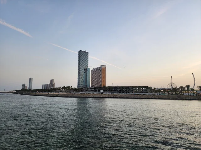 الواجهة البحرية في مدينة جدة بالمملكة العربية السعودية ، كورنيش جدة, المعالم السياحية المشهورة ، الابراج وناطحات السحاب في الرياض