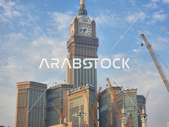 النمو والتقدم العمراني للأبراج وناطحات السحاب المحيطة بالحرم المكي، مبنى برج الساعة الملكي في مكة المكرمة، معالم دينية اسلامية مقدسة، الفن الهندسي المعماري على الطراز الحديث في المملكة العربية السعودية