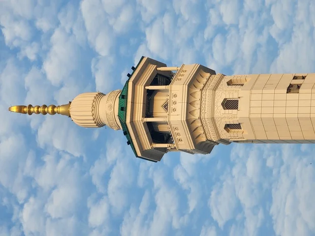 Islamic religious landmarks, the Grand Mosque in Mecca, Saudi Arabia, Islamic architectural engineering art, the Holy Kaaba, performing the rituals of Hajj and Umrah, sacred Islamic places.