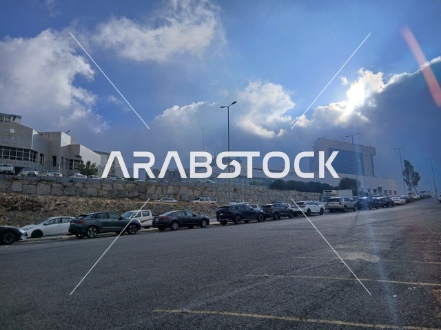 موقف السيارات للمراكز الطبية في المنطقة الجبلية، طريق مستشفى الملك فهد في الباحة، المراكز الصحية والمستشفيات وأماكن العناية بالمرضى, في المملكة العربية السعودية، تهيئة وتجهيز المدن في الجبال والقمم والمرتفعات الصخرية
