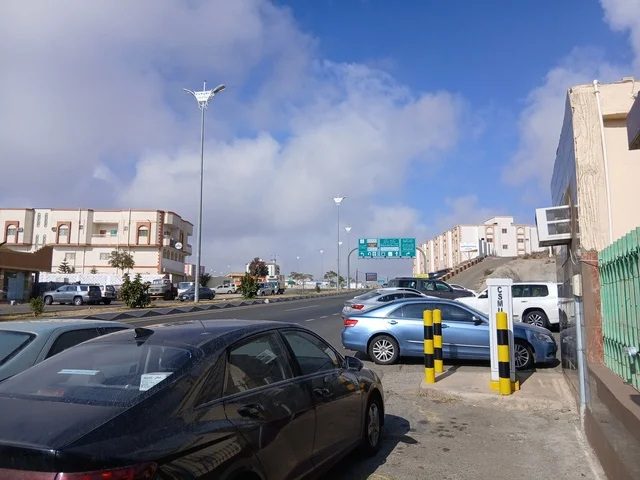 طريق مستشفى الملك فهد في الباحة، موقف السيارات للمراكز الطبية في المنطقة الجبلية، المراكز الصحية والمستشفيات وأماكن العناية بالمرضى, في المملكة العربية السعودية، تهيئة وتجهيز المدن في الجبال والقمم والمرتفعات الصخرية