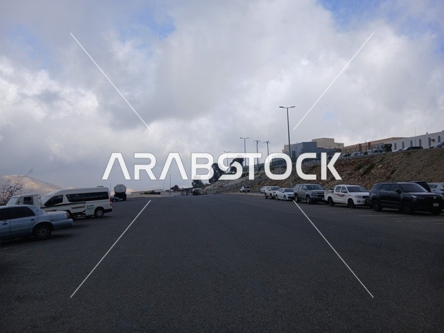 طريق مستشفى الملك فهد في الباحة، موقف السيارات للمراكز الطبية في المنطقة الجبلية، المراكز الصحية والمستشفيات وأماكن العناية بالمرضى, في المملكة العربية السعودية، تهيئة وتجهيز المدن في الجبال والقمم والمرتفعات الصخرية