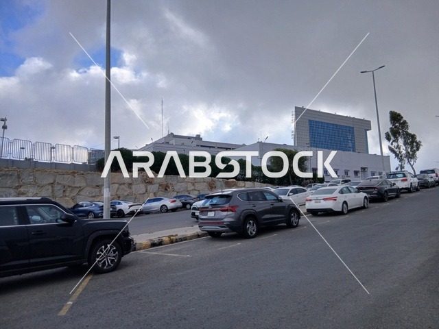 طريق مستشفى الملك فهد في الباحة، موقف السيارات للمراكز الطبية في المنطقة الجبلية، المراكز الصحية والمستشفيات وأماكن العناية بالمرضى, في المملكة العربية السعودية، تهيئة وتجهيز المدن في الجبال والقمم والمرتفعات الصخرية