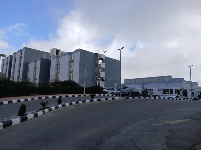 طريق مستشفى الملك فهد في الباحة، المراكز الصحية والمستشفيات وأماكن العناية بالمرضى, في المملكة العربية السعودية، تهيئة وتجهيز المدن في الجبال والقمم والمرتفعات الصخرية، الرعاية الطبية في المنطقة الجبلية