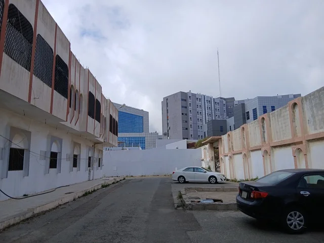 مدينه الباحه في المملكة العربية السعودية, أعمدة الإنارة في شوارع وطرق المنطقة, التضاريس والقمم والمرتفعات الجبلية في المناطق السياحية