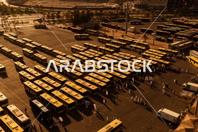 تصوير درون لموقف الباصات والحافلات في مدينة الرياض في المملكة العربية السعودية، محطة حافلات الرياض، طرق وشوارع المدينة، وسائل النقل والمواصلات، وزارة النقل والخدمات اللوجستية