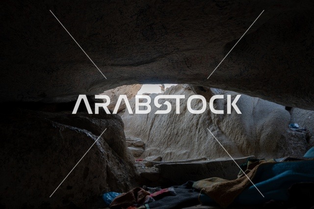 جبل غار ثور جنوب مكة المكرمة بالمملكة العربية السعودية ، جبال مكة ، أماكن إسلامية مقدسة ، السياحة فى السعودية ، معالم تاريخية إسلامية