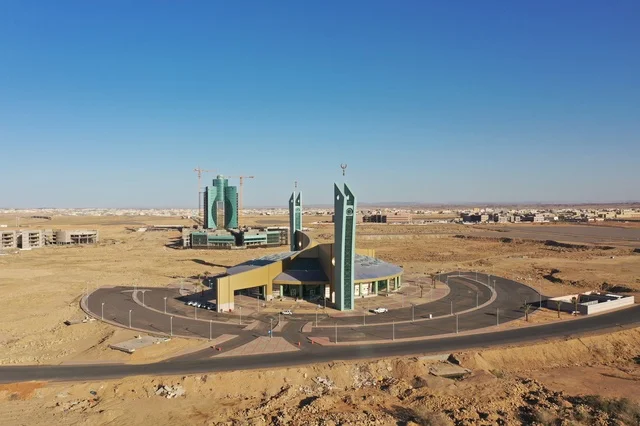 التصاميم والديكورات للقبب والمآذن, المعالم والأماكن الدينية الإسلامية المشهورة في المملكة العربية السعودية, جامع جامعة تبوك في مدينة تبوك , الفن الهندسي المعماري لبناء المساجد على الطراز العربي الإسلامي