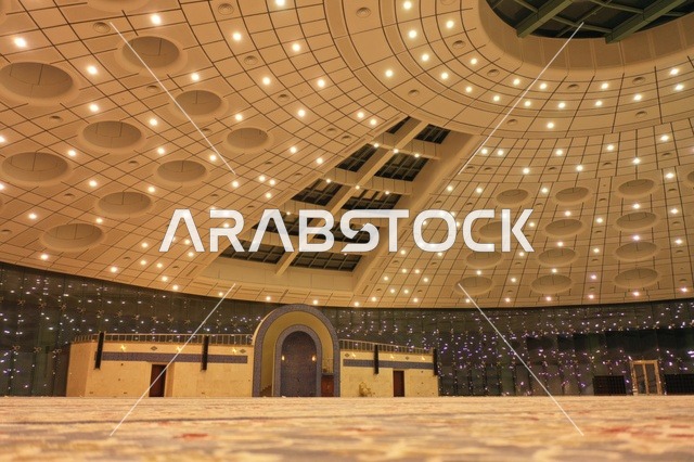 المعالم والأماكن الدينية الإسلامية المشهورة في المملكة العربية السعودية, صورة من داخل جامع جامعة تبوك في مدينة تبوك , الفن الهندسي المعماري لبناء المساجد على الطراز العربي الإسلامي