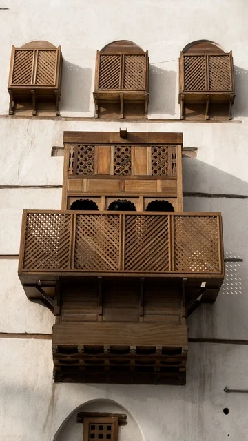 المباني الأثرية في البلد التاريخي بجدة في المملكة العربية السعودية، حواري البلد التاريخي في جدة، التصميم المعماري العربي القديم، المباني الأثرية، المعالم التاريخية في جدة، السياحة في السعودية
