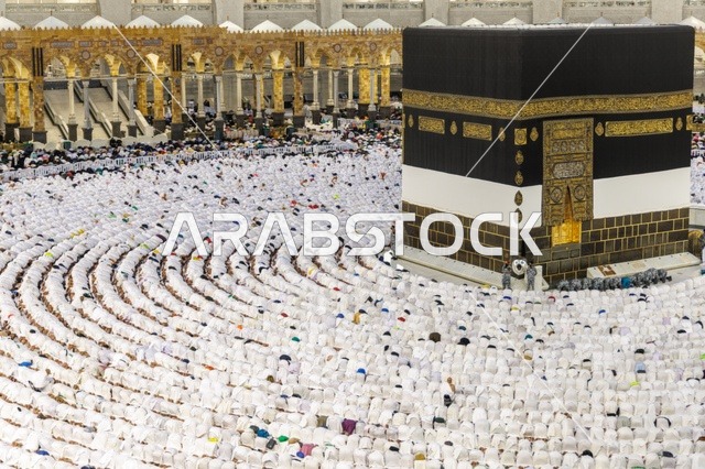 أماكن ومعالم دينية إسلامية مقدسة، أداء مناسك الحج والعمرة، المسجد الحرام في مكة المكرمة في المملكة العربية السعودية، طواف حجاج بيت الله الحرام حول الكعبة المشرفة في ساحات الحرم المكي الشريف، مقصد المسلمين من كل بقاع الأرض، مفهوم العبادة والتقرب إلى الله