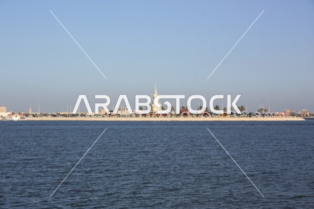 الواجهة البحريه وكورنيش الدمام وقت غروب الشمس، جزيرة المرجان الاصطناعية في الخليج العربي، أماكن ومعالم ترفيهية عائلية، وجهه سياحية لجذب السياح إلى المملكة العربية السعودية، الأعمال الفنية الهندسية المعمارية وسط الطبيعة البحرية