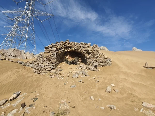 مناطق البادية والبيئة الصحراوية، المناظر الطبيعية في صحراء جدة في المملكة العربية السعودية، التلال والكثبان الرملية الناعمة، أماكن ومعالم سياحية