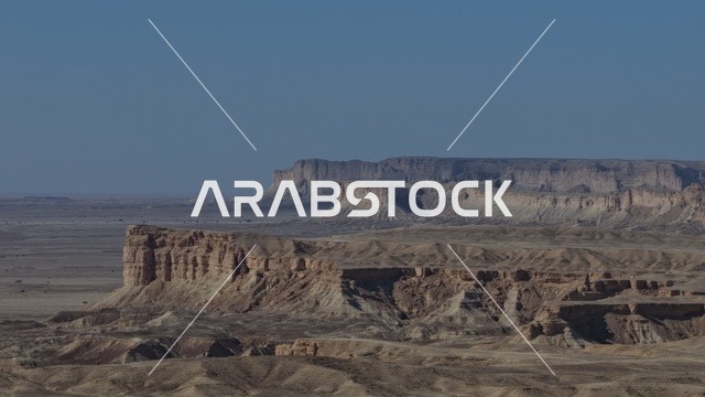 معالم طبيعية اثرية سياحية مشهورة في المملكة العربية السعودية، الطبيعة الصحراوية والتضاريس الجبلية في السعودية، سلسلة جبال طويق في محافظة نجد في النهار، حافة نهاية العالم الصخرية في صحراء مدينة الرياض