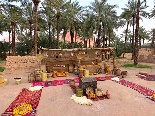 ثمار الحمضيات الطبيعية الناضجة ذات الفوائد العالية، المزارع والواحات الخصبة في البلدة القديمة بالعلا، منتجات وطنية محلية، المناظر الطبيعية المتميزة في المملكة العربية السعودية، محمية طبيعية لزراعة الاشجار