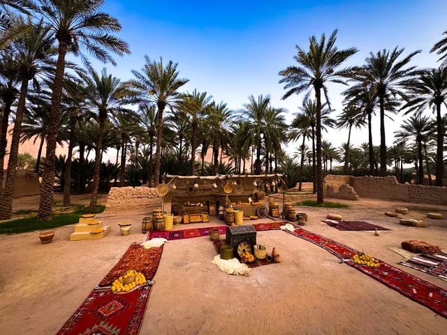 ثمار الحمضيات الطبيعية الناضجة ذات الفوائد العالية، المزارع والواحات الخصبة في البلدة القديمة بالعلا، منتجات وطنية محلية، المناظر الطبيعية المتميزة في المملكة العربية السعودية، محمية طبيعية لزراعة الاشجار