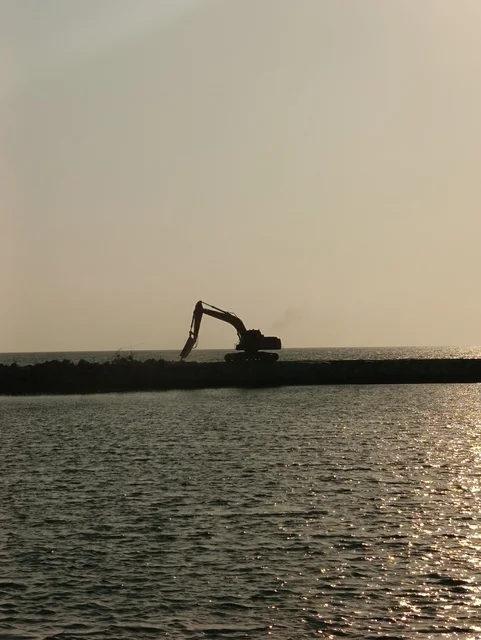 منطقة طبيعية مشهورة لجذب واستقطاب السائحين من أنحاء العالم، قضاء وقت ممتع في المدن الساحلية، منظر المياه في منطقة جازان جنوب غرب المملكة العربية السعودية