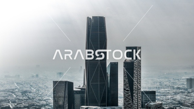 مركز الملك عبدالله المالي ( كافد ) في الرياض بالمملكة العربية السعودية في وضع الليل ، معالم سياحية مشهورة بالرياض ، طريق الملك عبدالله المالي بالرياض ، الفن الهندسي المعماري بالسعودية ، طرق وشوارع الرياض