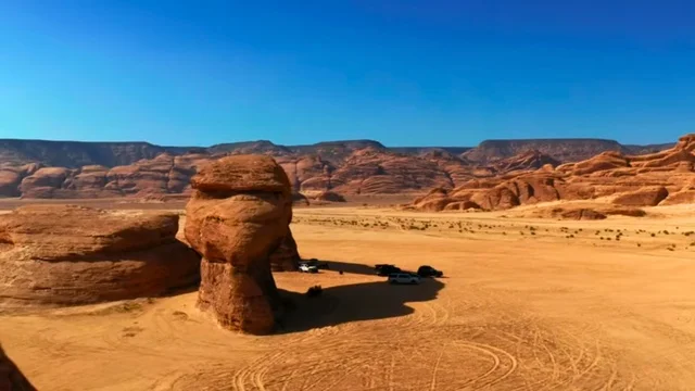 التكوينات والتشكيلات الصخرية على الوديان الجبلية في الأماكن الأثرية التاريخية المشهورة، وادي الديسة في منطقة تبوك، أرض النخيل والعيون الساحرة، سلاسل جبلية ومعالم طبيعية في السعودية، المناطق السياحية في المملكة