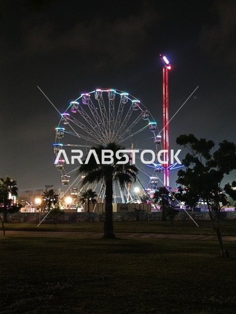 قضاء اوقات المرح والتسلية في مدينة الملاهي والترفيه في الكورنيش الشمالي بمنطقة جازان جنوب المملكة العربية السعودية ،لعبة العجلة الدوارة   ، العطلة الصيفية ، عطلة نهاية الأسبوع