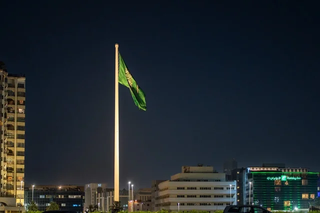 سارية العلم فى جدة، أطول راية توحيد تعانق سماء عروس البحر الأحمر، توثيق النهضة العمرانية والهوية الوطنية في المملكة العربية السعودية
