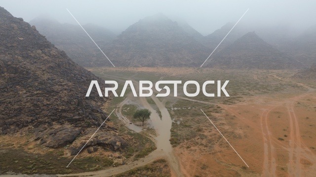 أماكن ومناطق سياحية طبيعية في المملكة العربية السعودية، الأجواء الشتوية في القمم الجبلية والمرتفعات  ، منظر السماء الضبابية الملبدة بالغيوم