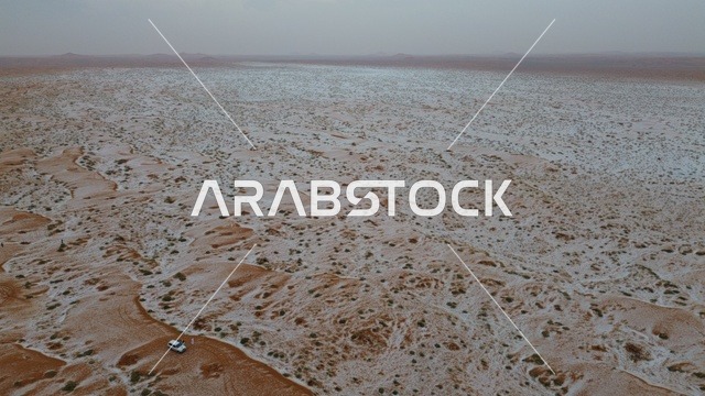 الطبيعة الصحراوية فى المملكة العربية السعودية بردية ثلوج ، منطقة جبلية  مكسوة بالثلوج البيضاء  ، مناظر طبيعية .