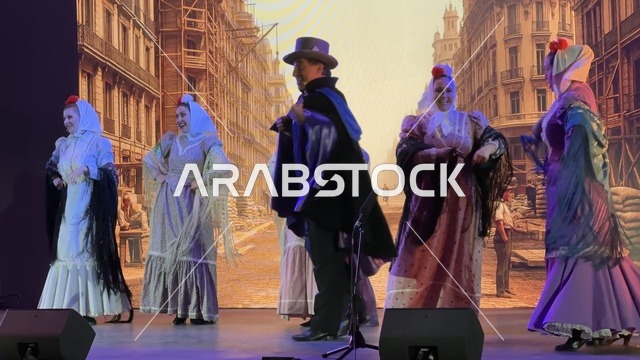 مجموعة راقصون وراقصات بملابس شعبية في فعالية شارع أسبانيا في مركز الملك عبدالعزيز الثقافي العالمي "إثراء" بمدينة الظهران في المنطقة الشرقية، المملكة العربية السعودية، يوم 11 من أكتوبر 2025، عروض موسيقية وفنية حية، أنشطة تفاعلية العائلات والأطفال ،رقصات فلامنكو ، مطاعم ومقاهي بطابع اسباني، أجواء احتفالية نابضة بالحياة.