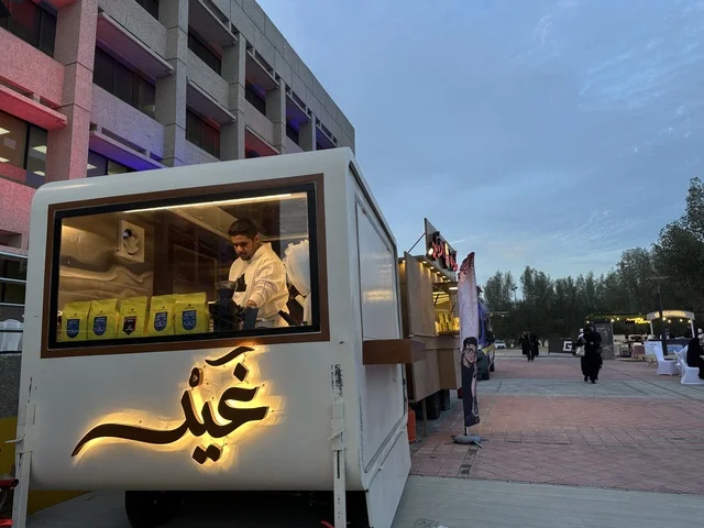 خدمة المطاعم المتنقلة في جامينق في جامعة الملك فهد للبترول والمعادن بالظهران، المنطقة الشرقية، المملكة العربية السعودية، يوم 30  من يناير 2026 ، فعاليات ومنافسات ألعاب إلكترونية داخل الحرم الجامعي،  استخدام التقنيات الحديثة ومنصات اللعب، بيئة تعليمية وترفيهية تجمع بين الابتكار والترفيه، تنمية مهارات التفكير والعمل الجماعي.