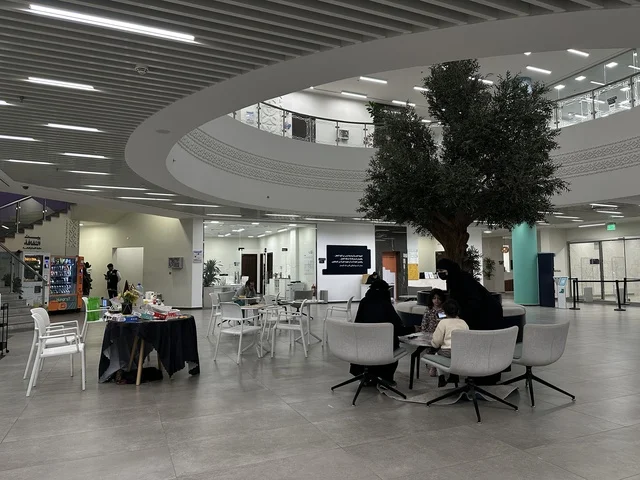 أنشطة معرفية وورش عمل تعليمية، يوم التعليم العالمي في مكتبة الثقافة، مكتبة الدمام العامة، المملكة العربية السعودية، يوم 30  من يناير 2026 ،فعالية تعليمية وثقافية تسلط الضوء على أهمية التعليم ودوره في بناء المجتمعات،مشاركات طلابية وحوار تفاعلي، بيئة ثقافية ملهمة تحتفي بالعلم والمعرفة وتدعم التعلم المستدام.