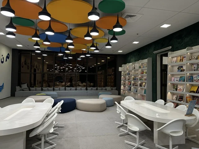 التصميم الداخلي لبيت الثقافة ، يوم التعليم العالمي في مكتبة الثقافة، مكتبة الدمام العامة، المملكة العربية السعودية، يوم 30  من يناير 2026 ،فعالية تعليمية وثقافية تسلط الضوء على أهمية التعليم ودوره في بناء المجتمعات، أنشطة معرفية وورش عمل تعليمية، مشاركات طلابية وحوار تفاعلي، بيئة ثقافية ملهمة تحتفي بالعلم والمعرفة وتدعم التعلم المستدام.