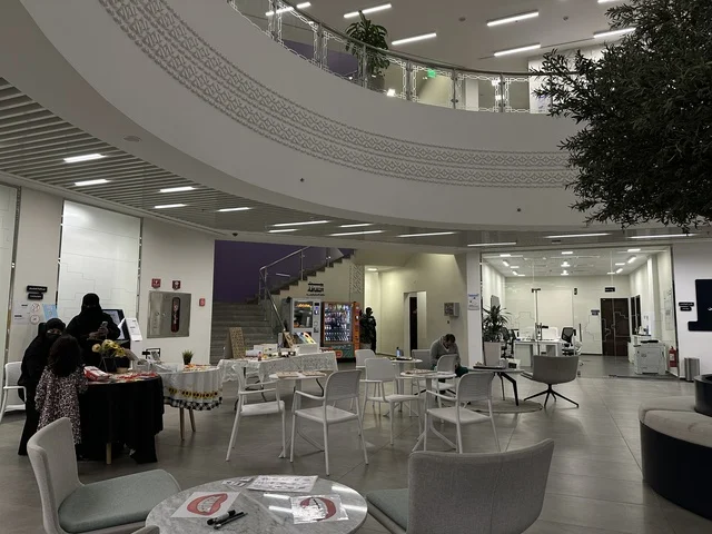 بيئة ثقافية ملهمة تحتفي بالعلم والمعرفة وتدعم التعلم المستدام، يوم التعليم العالمي في مكتبة الثقافة، مكتبة الدمام العامة، المملكة العربية السعودية، يوم 30  من يناير 2026 ، فعالية تعليمية وثقافية تسلط الضوء على أهمية التعليم ودوره في بناء المجتمعات، أنشطة معرفية وورش عمل تعليمية، مشاركات طلابية وحوار تفاعلي.