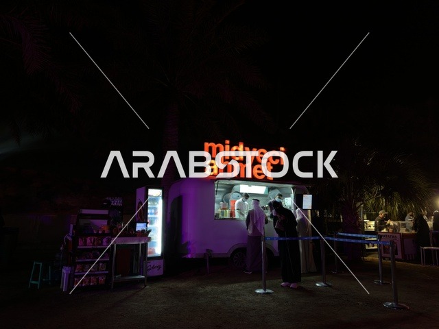 مقهي وكوفي في فعالية شارع أسبانيا في مركز الملك عبدالعزيز الثقافي العالمي "إثراء" بمدينة الظهران في المنطقة الشرقية، المملكة العربية السعودية، يوم 11 من أكتوبر 2025، عروض موسيقية وفنية حية، أنشطة تفاعلية العائلات والأطفال ،رقصات فلامنكو ، مطاعم ومقاهي بطابع اسباني، أجواء احتفالية نابضة بالحياة.