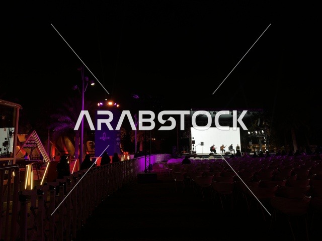 عرض موسيقي فني حي في فعالية شارع أسبانيا في مركز الملك عبدالعزيز الثقافي العالمي "إثراء" بمدينة الظهران في المنطقة الشرقية، المملكة العربية السعودية، يوم 11 من أكتوبر 2025، أنشطة تفاعلية العائلات والأطفال ،رقصات فلامنكو ، مطاعم ومقاهي بطابع اسباني، أجواء احتفالية نابضة بالحياة.