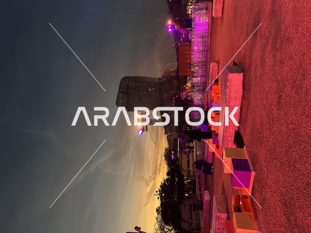 تجمع الزوار فى مركز اثراء ، فعالية شارع أسبانيا في مركز الملك عبدالعزيز الثقافي العالمي "إثراء" بمدينة الظهران في المنطقة الشرقية، المملكة العربية السعودية، يوم 11 من أكتوبر 2025، أنشطة تفاعلية العائلات والأطفال ،رقصات فلامنكو ، عروض موسيقية وفنية حية، مطاعم ومقاهي بطابع اسباني، أجواء احتفالية نابضة بالحياة.