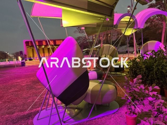 مكان للاستراحه في فعالية شارع أسبانيا في مركز الملك عبدالعزيز الثقافي العالمي "إثراء" بمدينة الظهران في المنطقة الشرقية، المملكة العربية السعودية، يوم 11 من أكتوبر 2025، أنشطة تفاعلية العائلات والأطفال ،رقصات فلامنكو ، عروض موسيقية وفنية حية، مطاعم ومقاهي بطابع اسباني، أجواء احتفالية نابضة بالحياة.