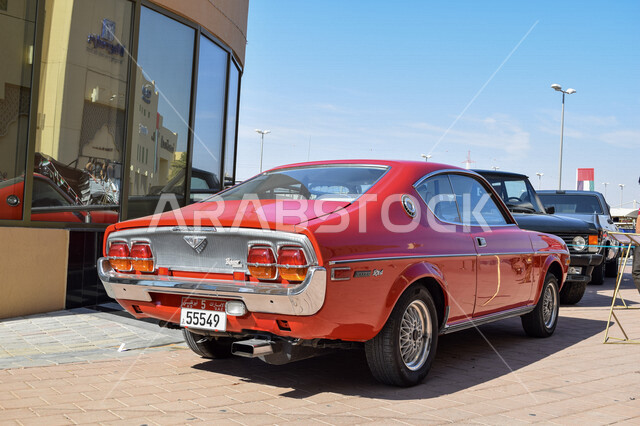 صورة لسيارة كلاسيكية مشاركة في احتفالات اليوم الوطني لدولة الإمارات العربية المتحدة ، بوادي مول ، فعاليات الإمارات ، السياحة في الإمارات