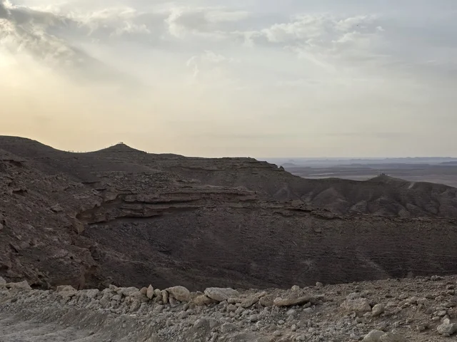 Rocky and mountainous terrain, a natural view of the edge of the world, the Tuwaiq Mountains range in Riyadh, mountains in Najd in the Kingdom of Saudi Arabia, desert areas, rocky mountains and highlands, rocky peaks, historical landmarks, tourism in Saudi Arabia.