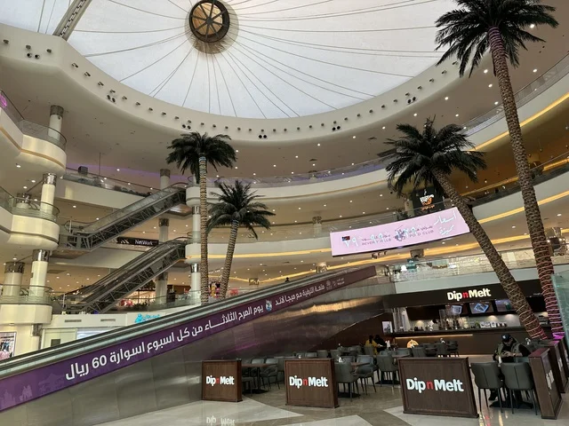 The escalator at Al-Shatea Mall in Dammam, Eastern Province, Saudi Arabia, is part of a comprehensive commercial and entertainment center, featuring local and international stores and brands, a variety of restaurants and cafes, recreational areas for children and families, seasonal events and marketing activities, and a family-friendly atmosphere for all age groups.