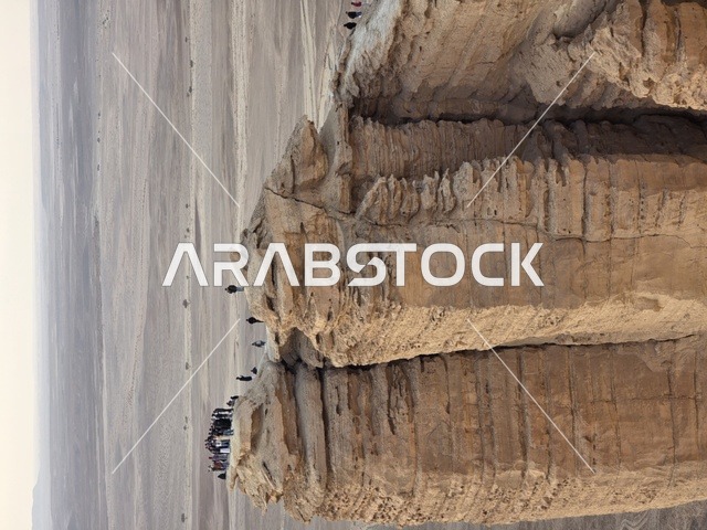 معالم تاريخية، الجبال والمرتفعات الصخرية، القمم الصخرية، المناطق الصحراوية، حافة العالم، جبال طويق في نجد في المملكة العربية السعودية، السياحة في السعودية، السياحه في المملكه العربيه السعوديه