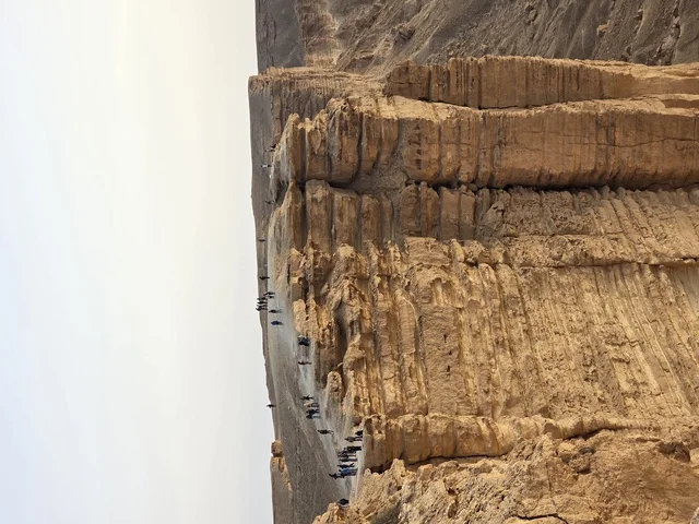 جبال طويق في نجد في المملكة العربية السعودية، حافة العالم، المناطق الصحراوية، الجبال والمرتفعات الصخرية، القمم الصخرية، معالم تاريخية، السياحة في السعودية، السياحه في المملكه العربيه السعوديه