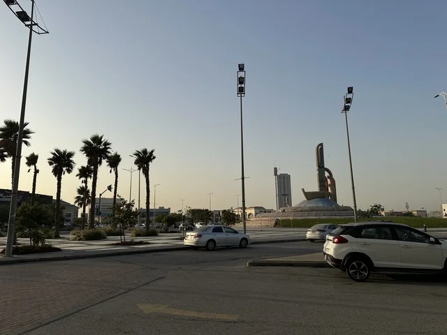 Parking is available in the outdoor parking lot of the Beach Mall in Dammam, Eastern Province, Saudi Arabia. It is a comprehensive commercial and entertainment center, featuring a variety of restaurants and cafes, recreational areas for children and families, seasonal events and marketing activities, local and international stores and brands, and a family-friendly atmosphere for all age groups.