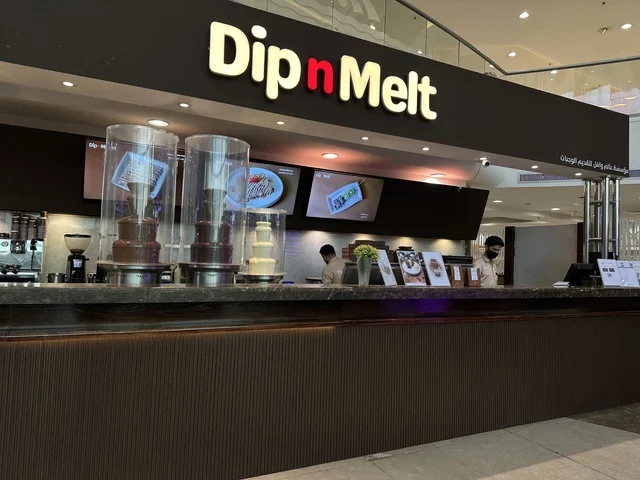 A coffee shop and restaurant in Al-Shatea Mall in Dammam City, Eastern Province, Saudi Arabia, a comprehensive commercial and entertainment center, diverse restaurants and cafes, recreational areas for children and families, seasonal events and marketing activities, local and international stores and brands, a family-friendly atmosphere for all categories.