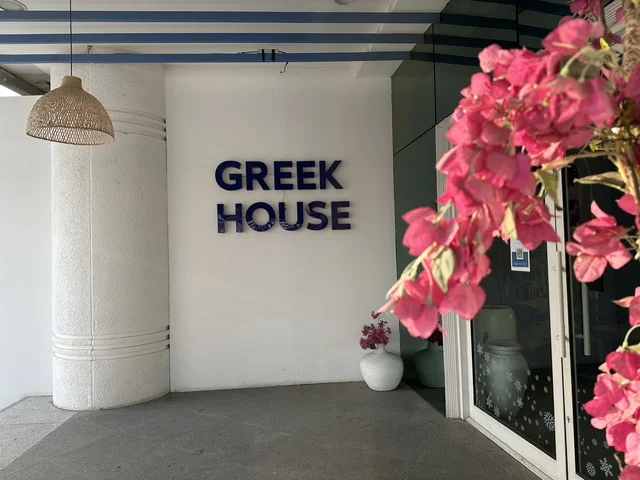 Elegant decor in a café at the Beach Mall in Dammam, Eastern Province, Saudi Arabia, a complete commercial and entertainment center, diverse restaurants and cafés, recreational areas for children and families, seasonal events and marketing activities, local and international stores and brands, family-friendly atmosphere for all categories.