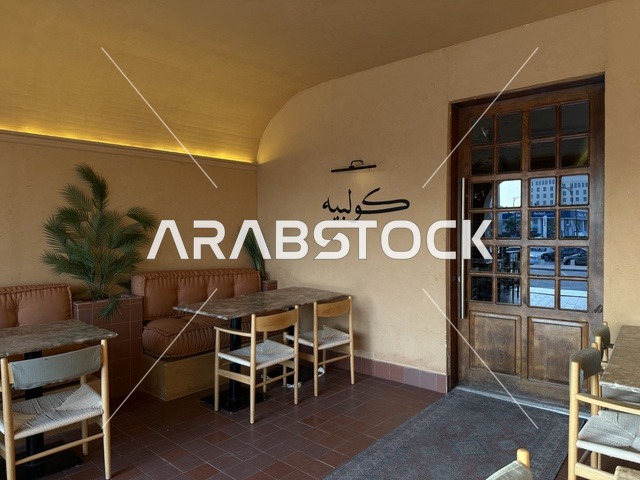 كولبيه كوفي في الشاطئ مول في مدينة الدمام، المنطقة الشرقية، المملكة العربية السعودية، مركز تجاري وترفيهي متكامل، مطاعم ومقاهي متنوعة،  مناطق ترفيهية للأطفال والعائلات، فعاليات موسمية وأنشطة تسويقية، متاجر وعلامات تجارية محلية وعالمية، أجواء عائلية لجميع الفئات.